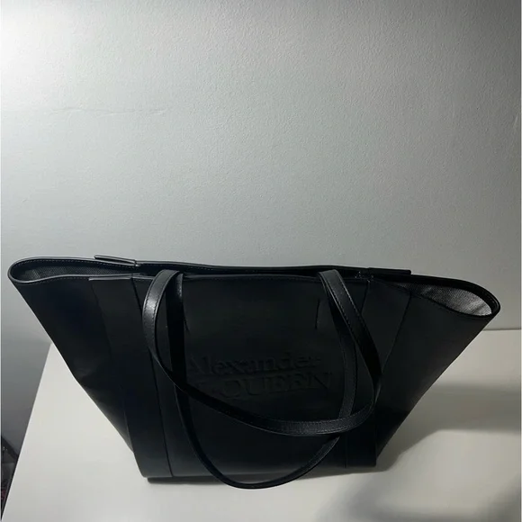 Alexander McQueen Leather Signature Shopper Tote Bag Purse 💕for Sasha - Picture 14 of 16